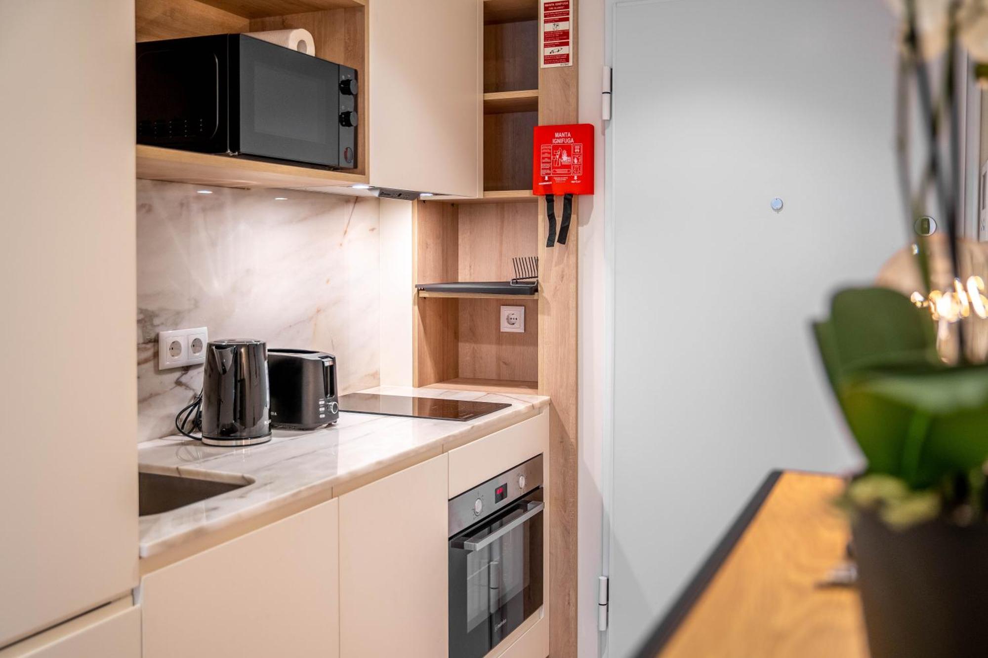 Trindade Bliss: 1Br W/ Free Parking By Lovelystay Porto Exterior photo