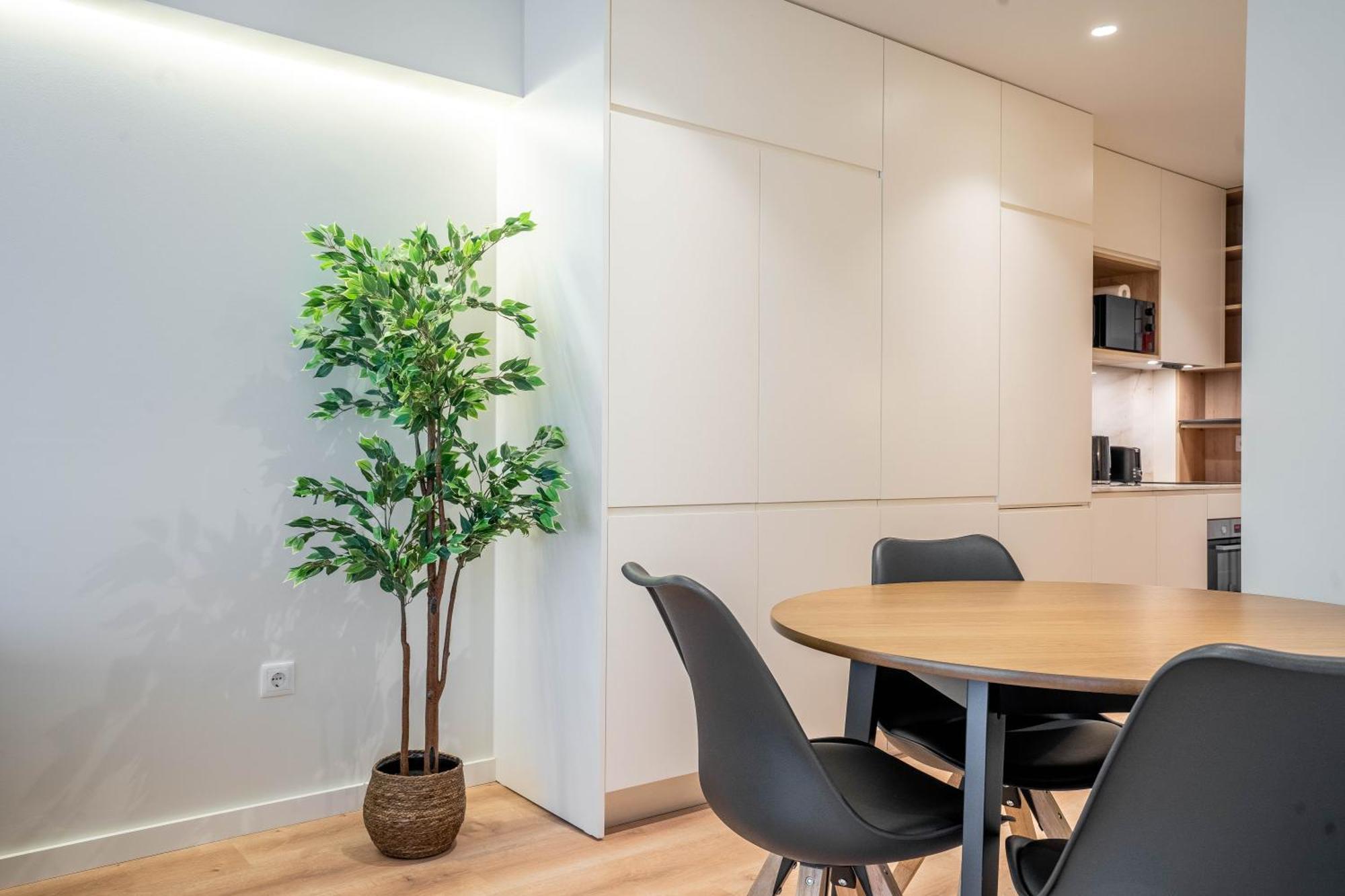 Trindade Bliss: 1Br W/ Free Parking By Lovelystay Porto Exterior photo