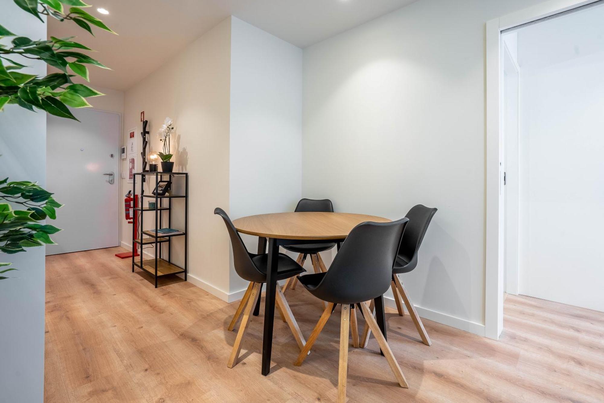 Trindade Bliss: 1Br W/ Free Parking By Lovelystay Porto Exterior photo
