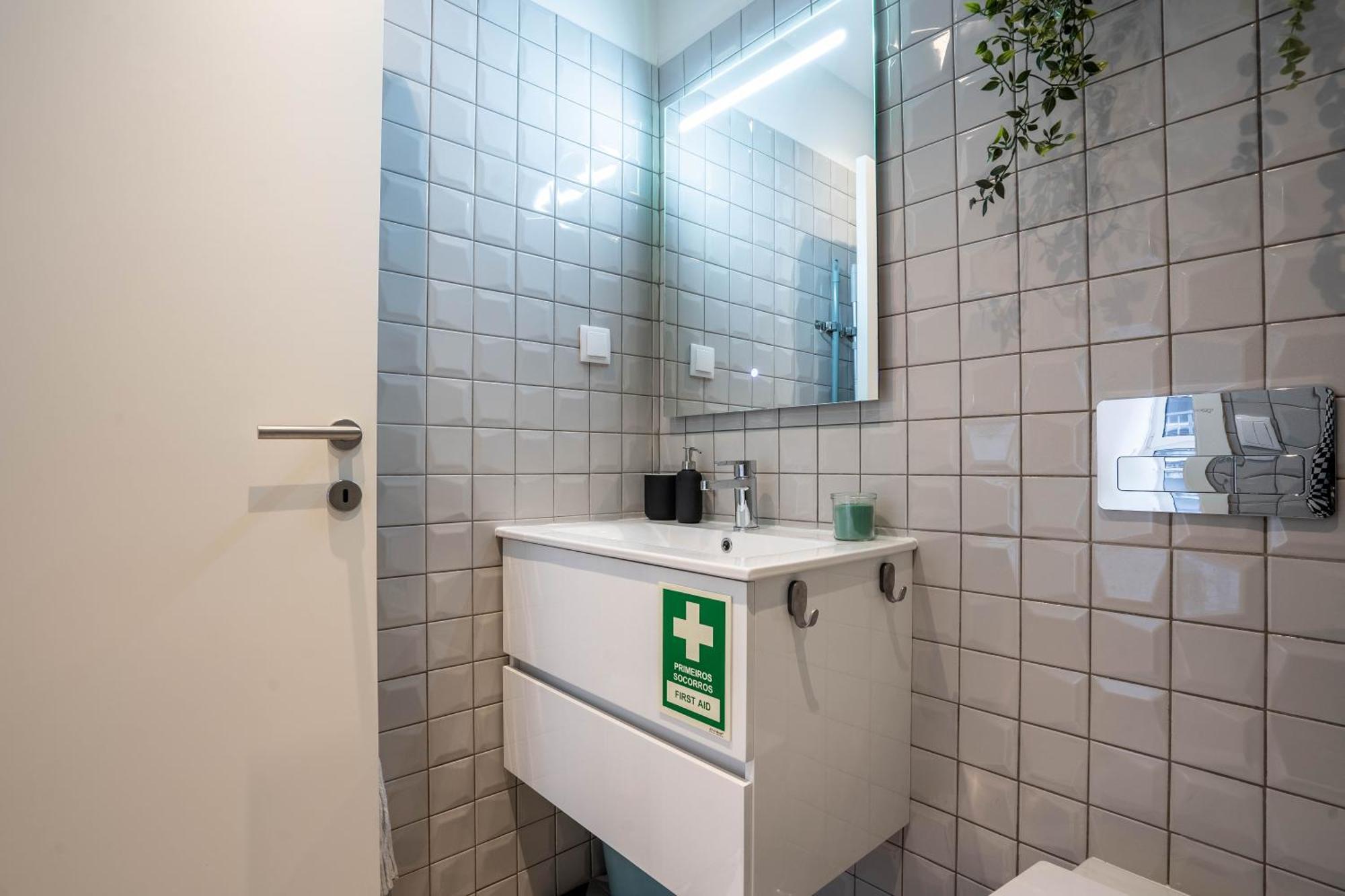 Trindade Bliss: 1Br W/ Free Parking By Lovelystay Porto Exterior photo