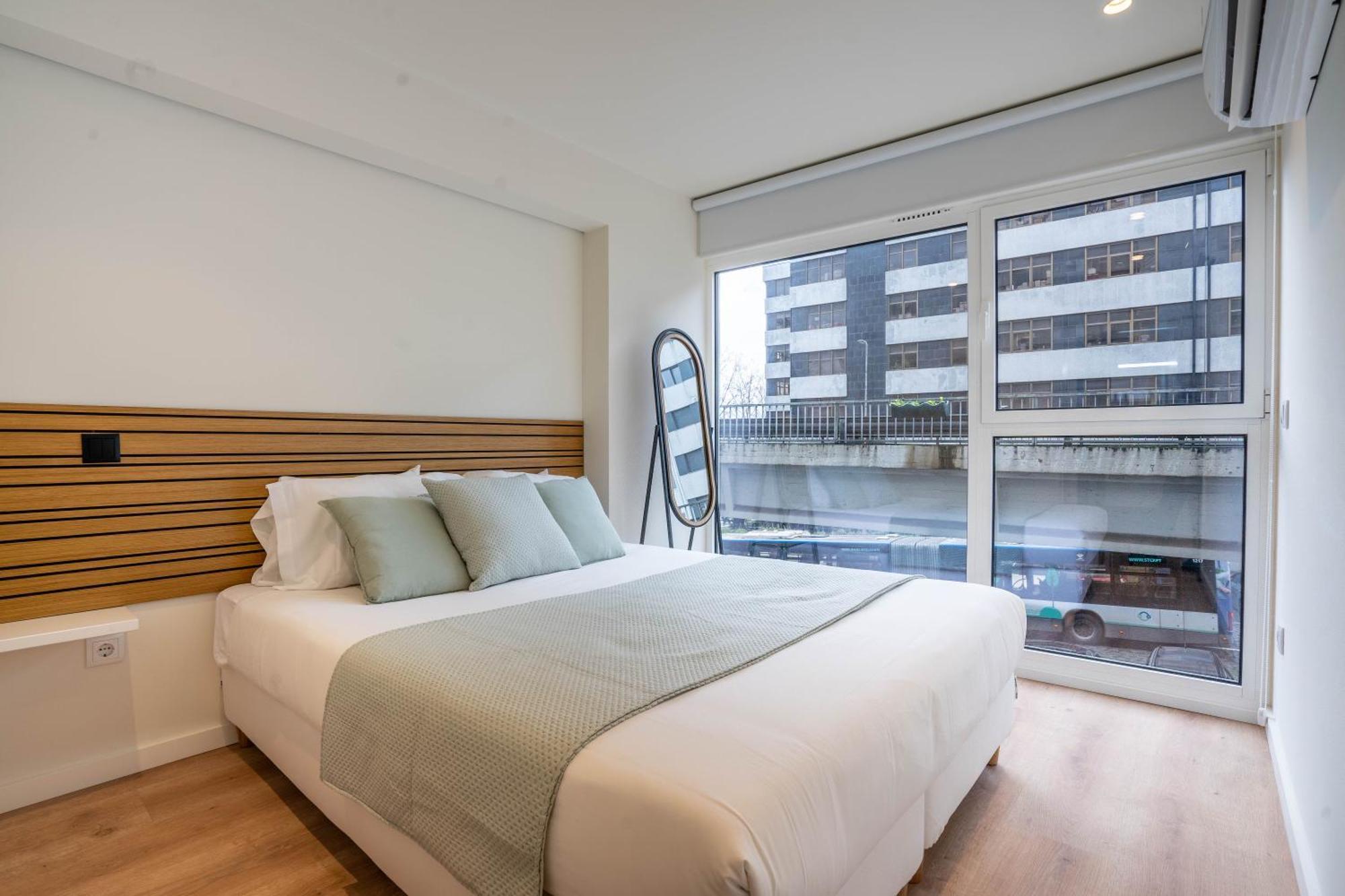 Trindade Bliss: 1Br W/ Free Parking By Lovelystay Porto Exterior photo